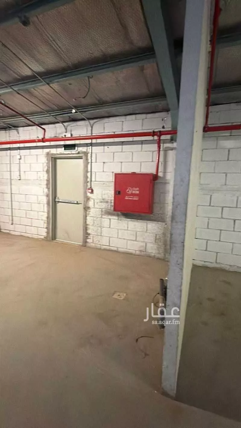 مستودع 1150 م² في النخيل 11