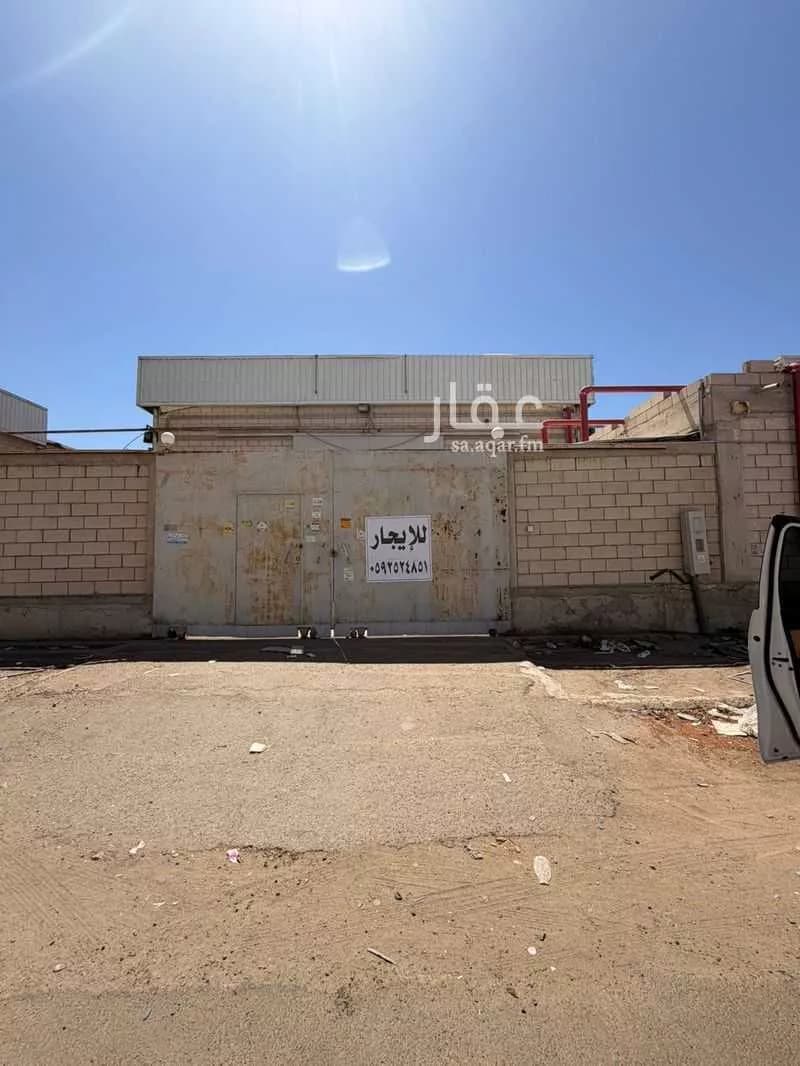 مستودع 1150 م² في النخيل 21