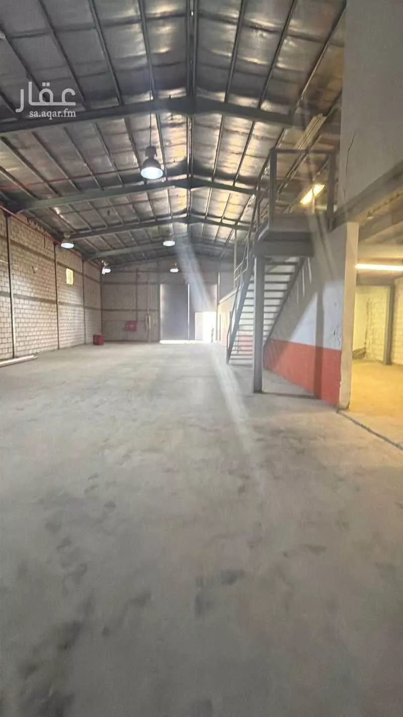 مستودع 1150 م² في النخيل 8