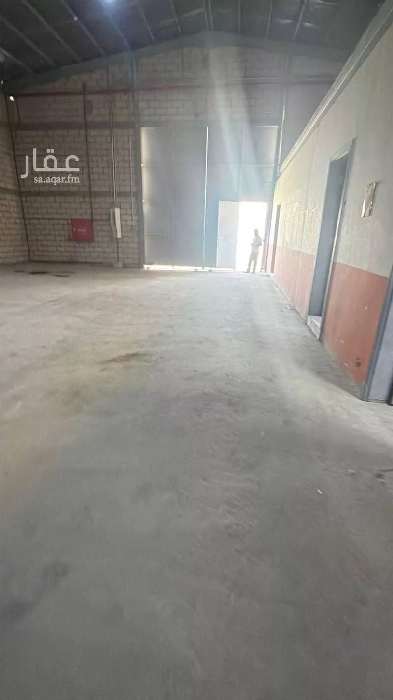 مستودع 1150 م² في النخيل 10