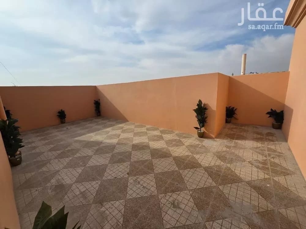 5 bedroom apartment in Dahiat King Fahd 12