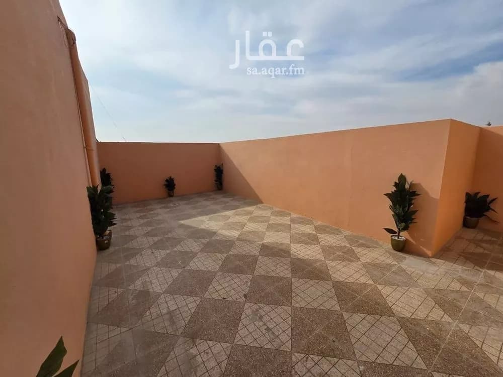 5 bedroom apartment in Dahiat King Fahd 9