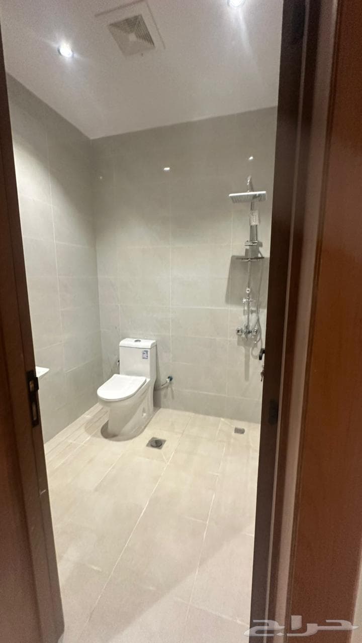 شقة 4 غرف في الصفا 6