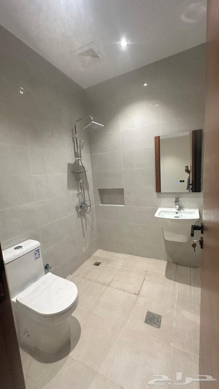 شقة 4 غرف في الصفا 8