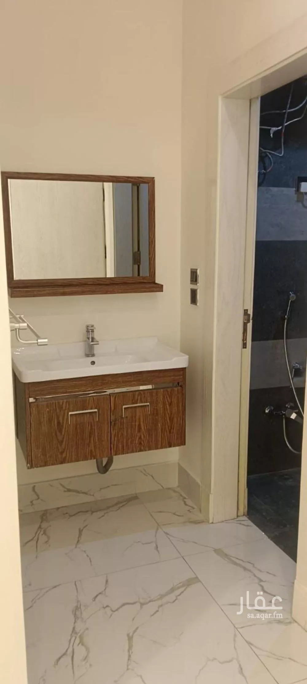 شقة 3 غرف في الملقا 8