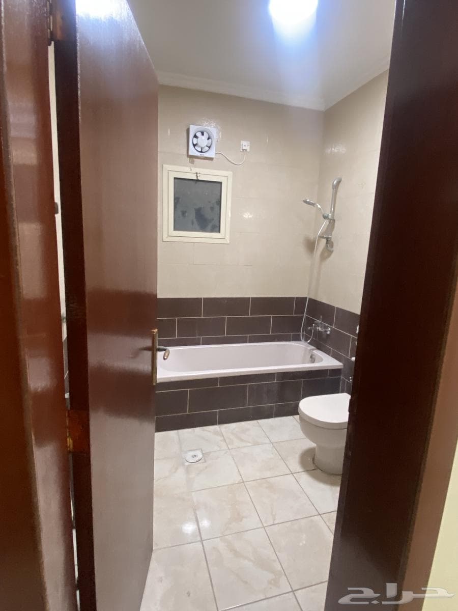 شقة 5 غرف في الفيصلية 1