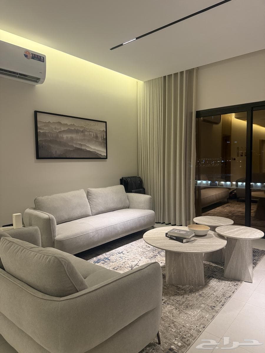 شقة  في الحمرا 4