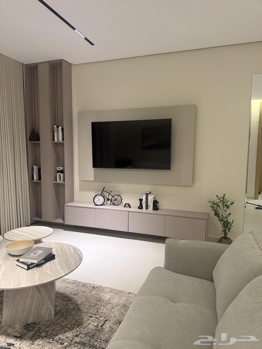 شقة  في الحمرا 5