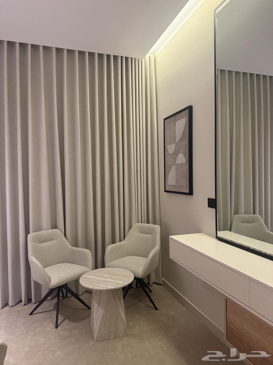 شقة  في الحمرا 6