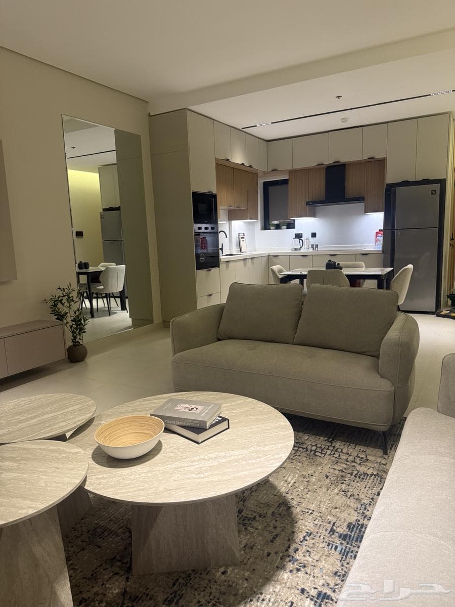 شقة  في الحمرا 7