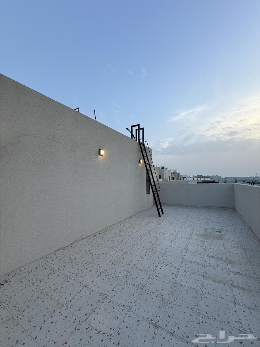 فيلا  في طيبة 4