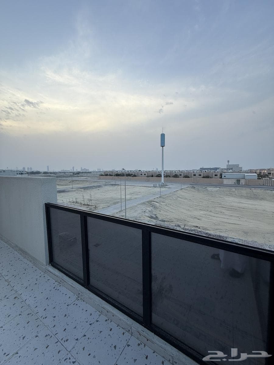 فيلا  في طيبة 8