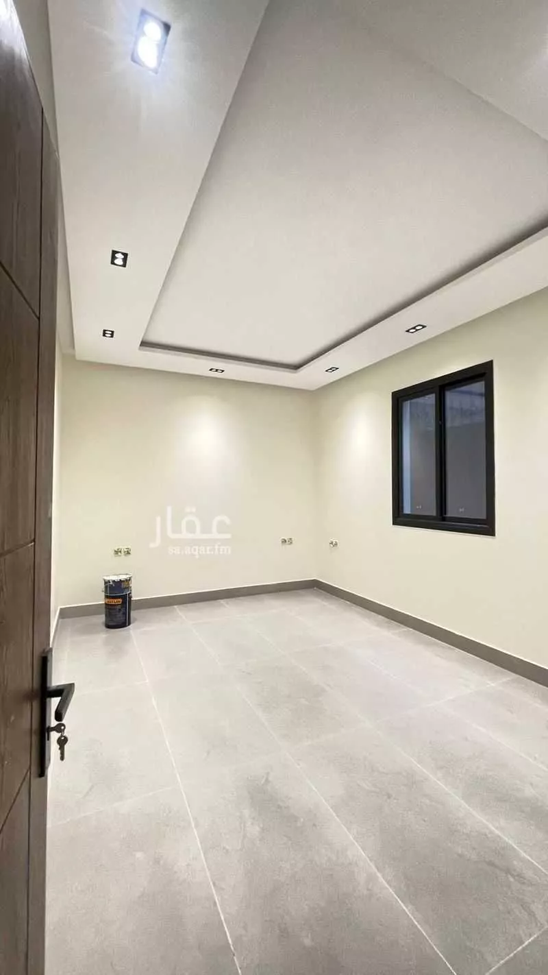 732 sqm building in Jarir 2
