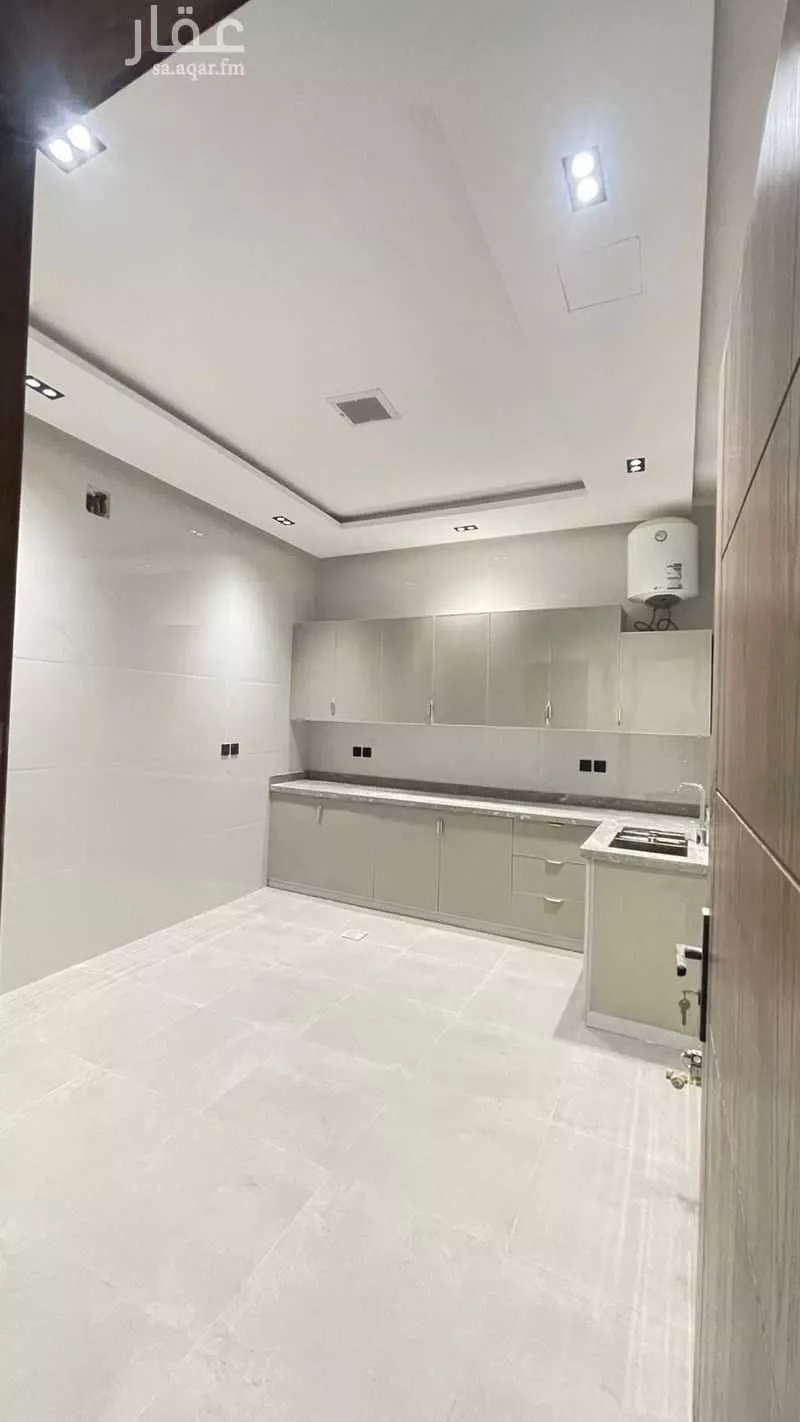 732 sqm building in Jarir 21