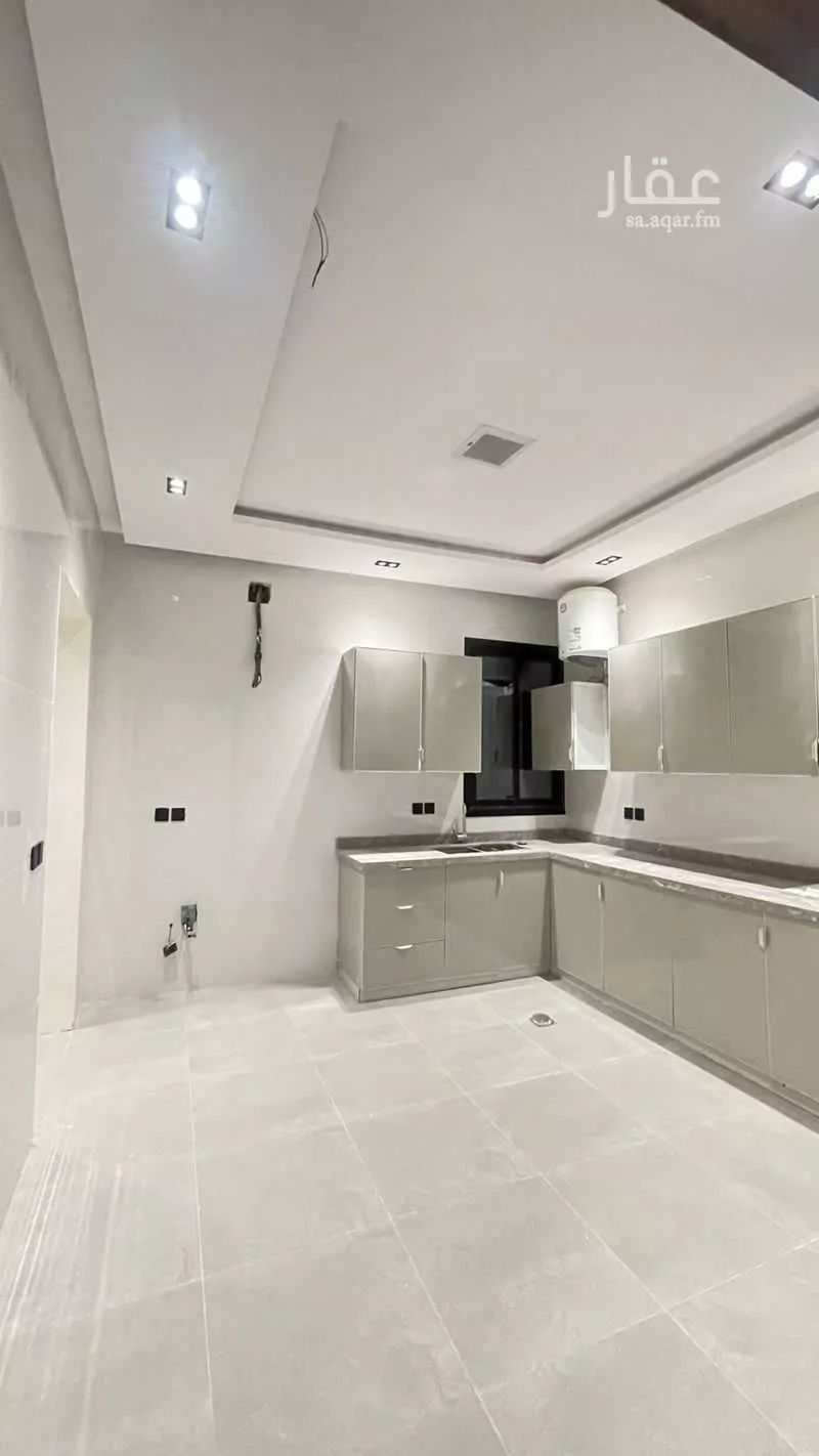 732 sqm building in Jarir 4