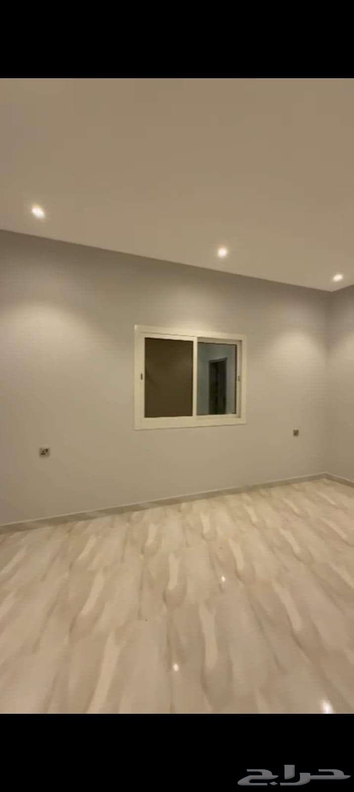 شقة  في الملك فهد 8