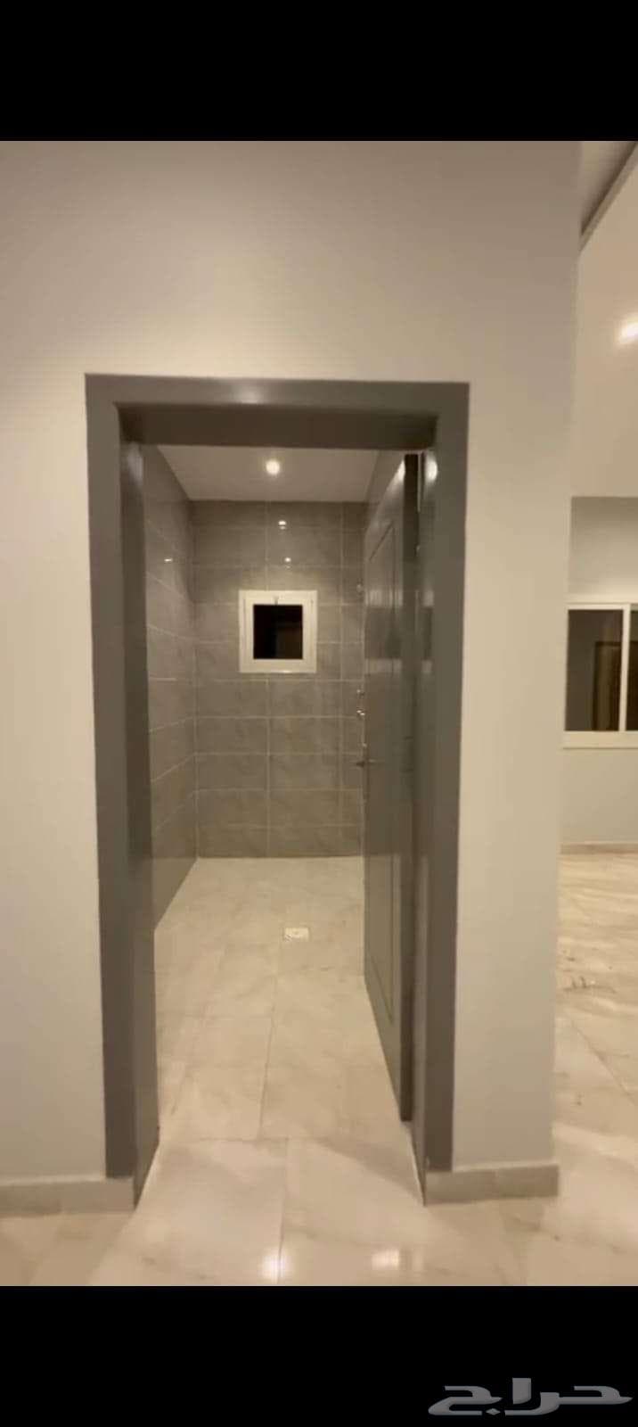 شقة  في الملك فهد 10