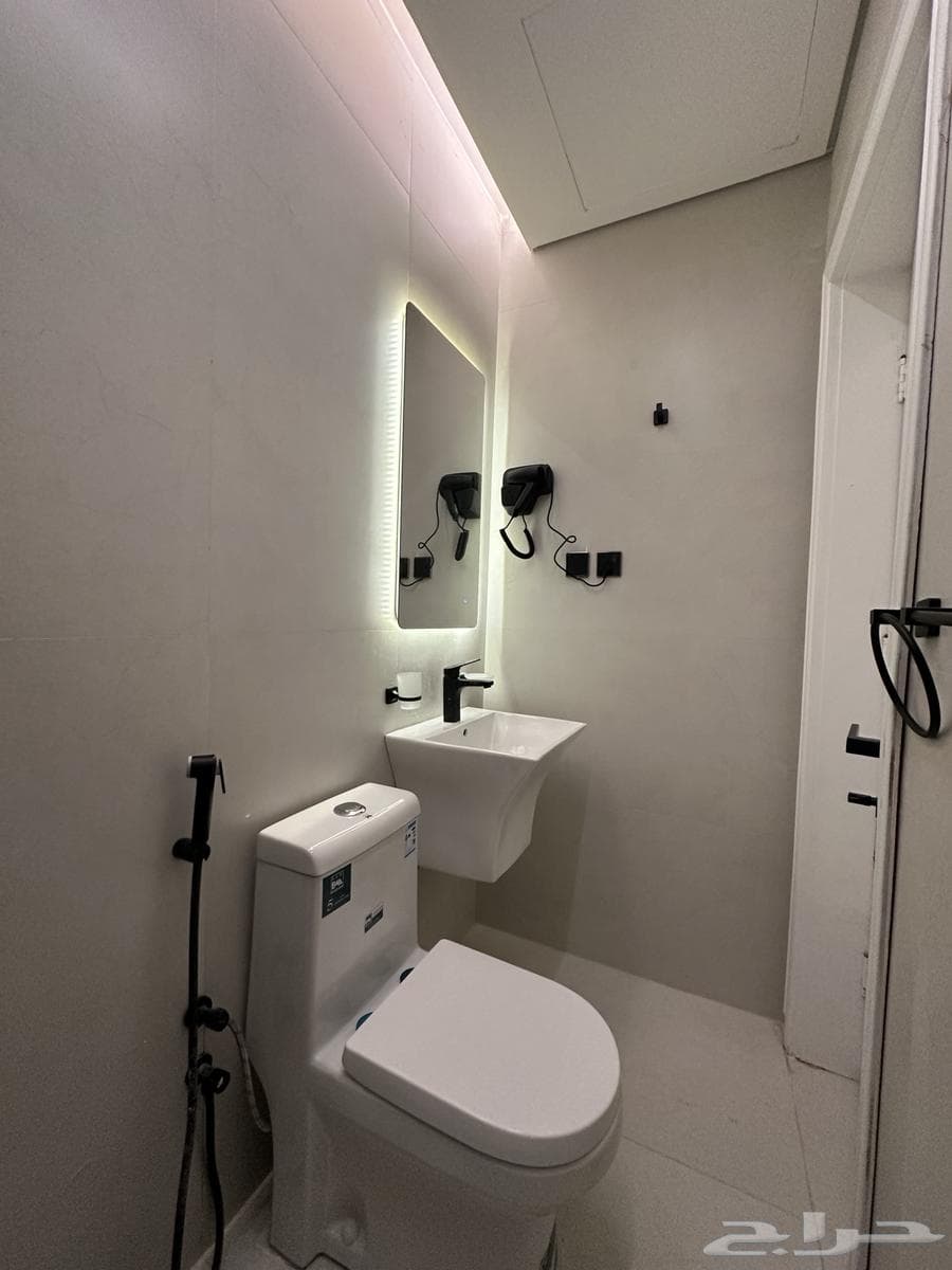 شقة  في الملك فهد 7