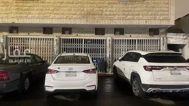 محل 810 م² في الروضة 2