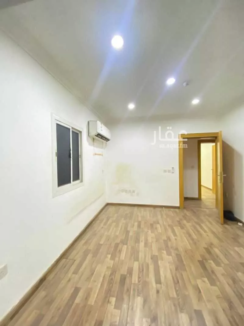 مكتب 733 م² في الملز 4