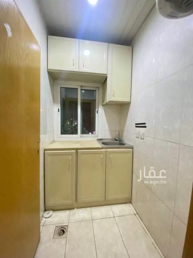 مكتب 733 م² في الملز 5