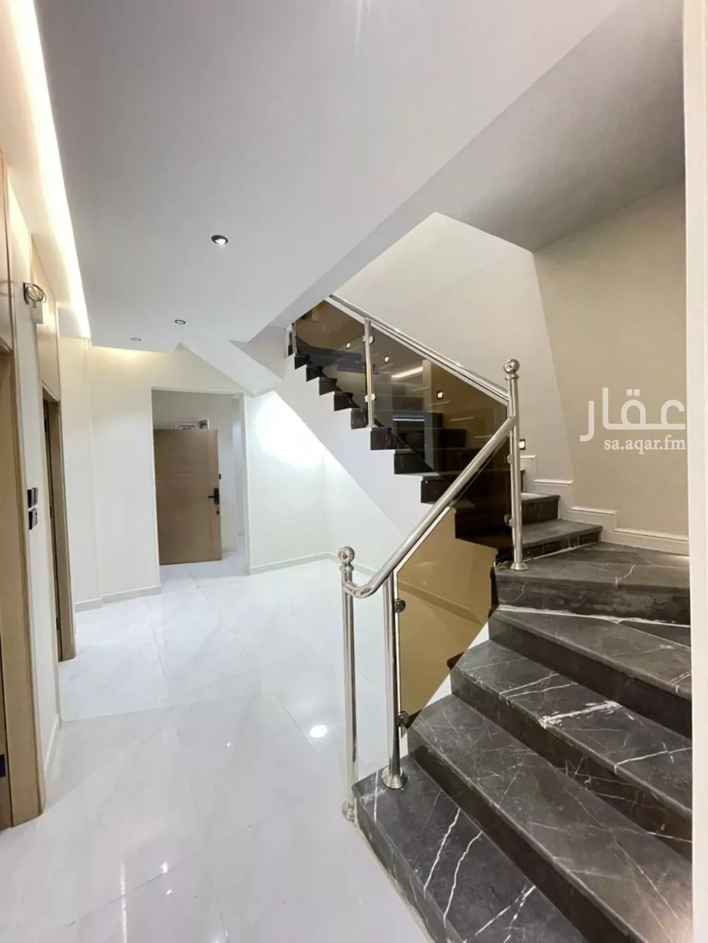 شقة 5 غرف في الملك فهد 9