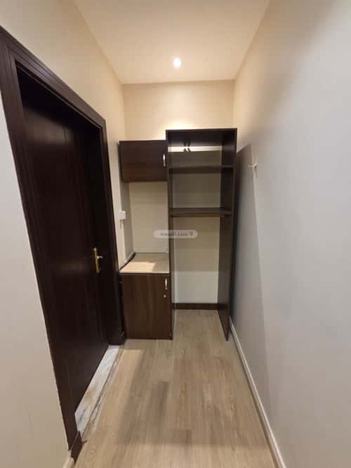 شقة  في الملقا 4