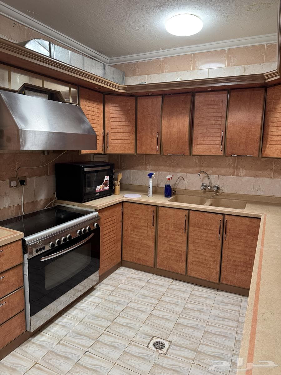 شقة 5 غرف في المروة 20