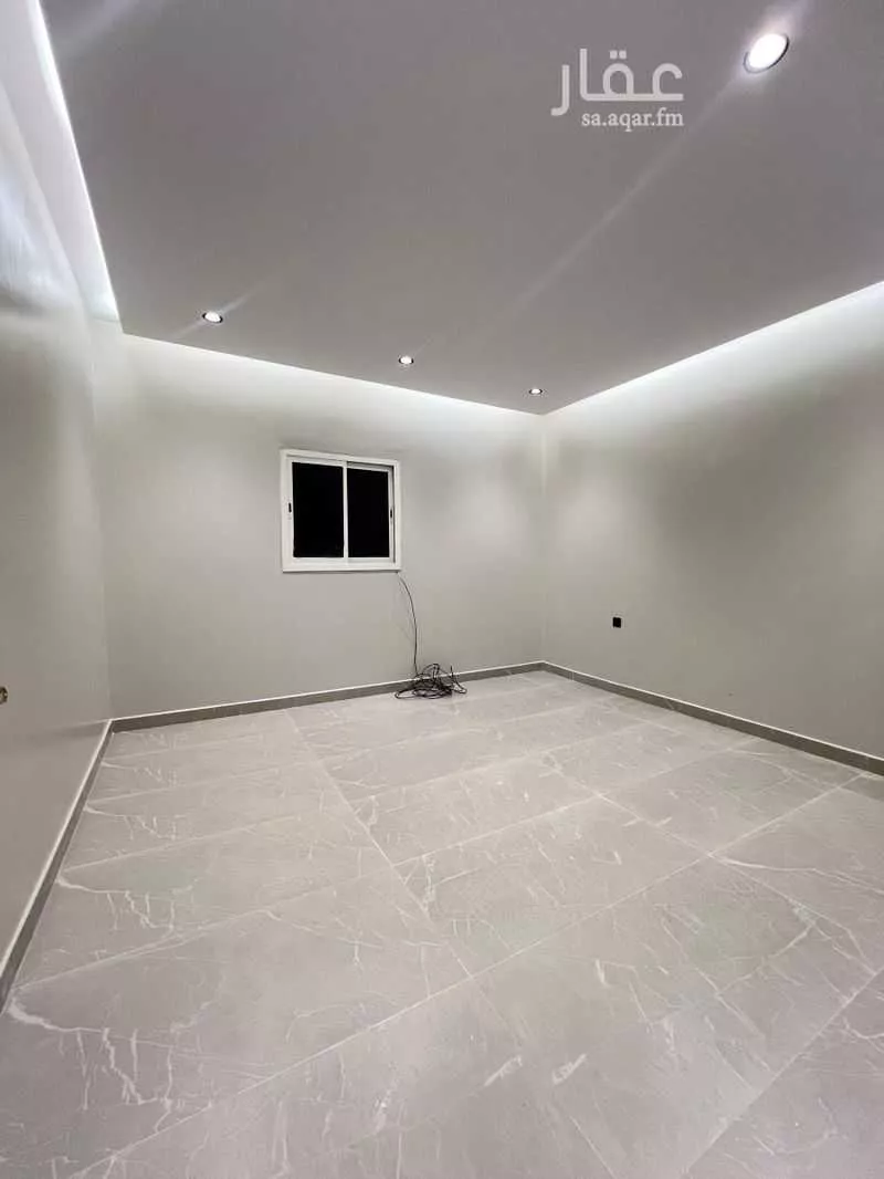 شقة 4 غرف في الملقا 8