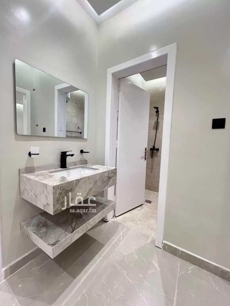 شقة 4 غرف في الملقا 10