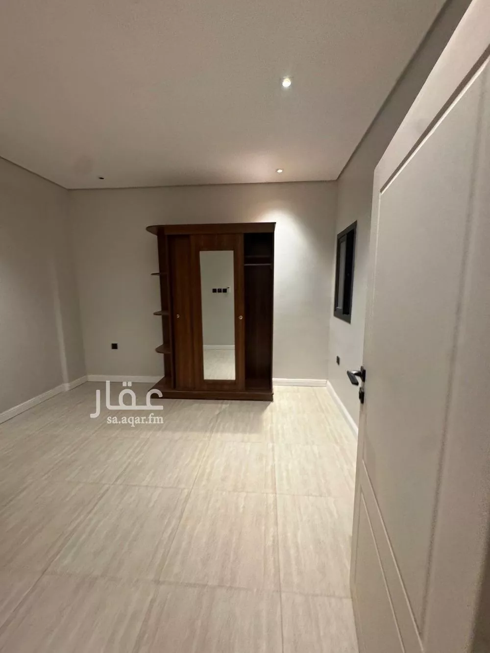 شقة 1 غرف في ام الحمام الشرقي 5