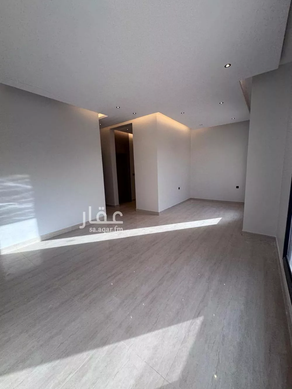 5 bedroom villa in Al Janadriyah 8