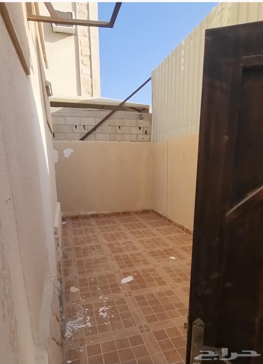 شقة 5 غرف في احد 2