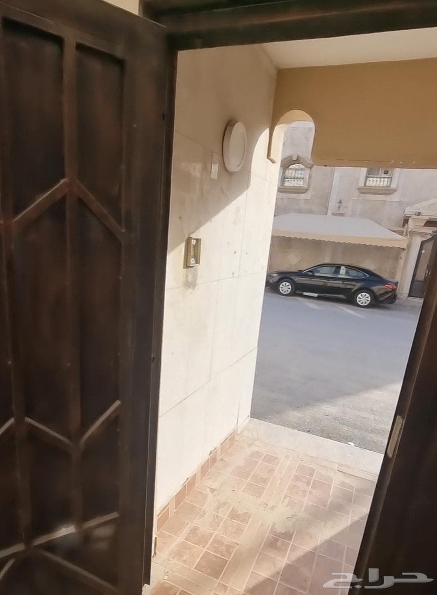 شقة 5 غرف في احد 3