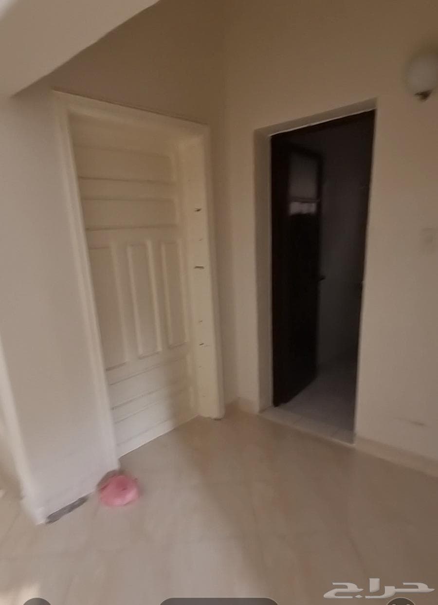 شقة 5 غرف في احد 4