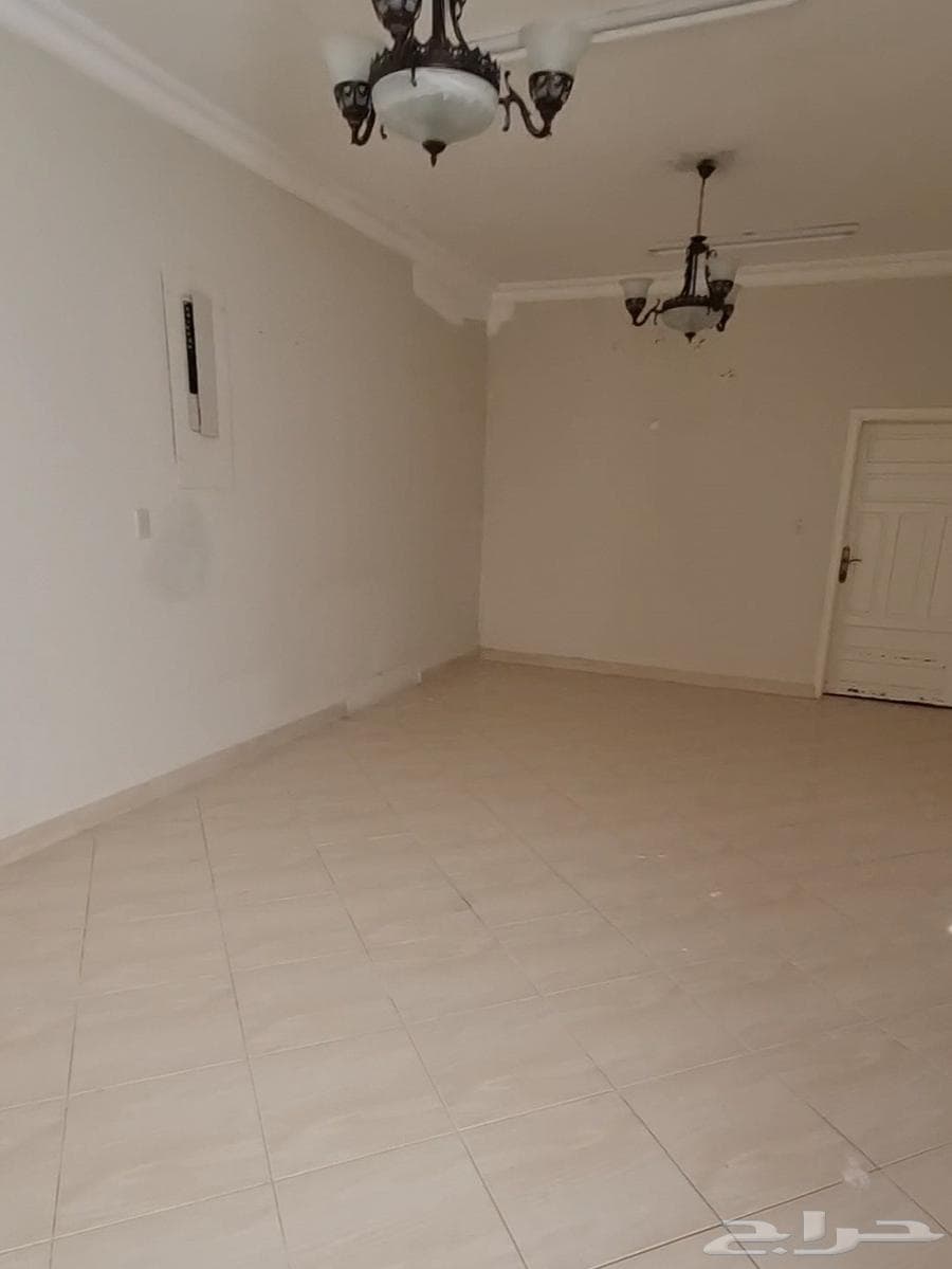 شقة 5 غرف في احد 5