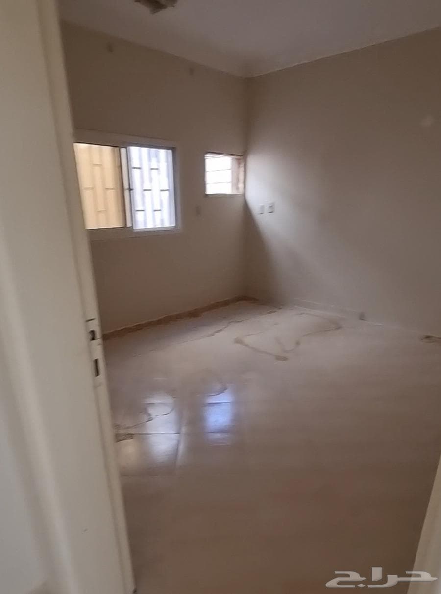 شقة 5 غرف في احد 6