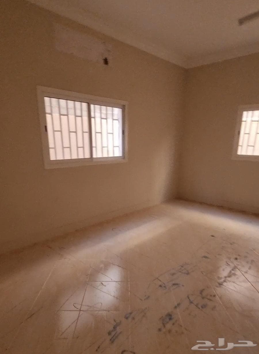 شقة 5 غرف في احد 10