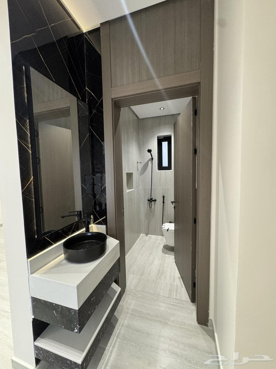 شقة 4 غرف في ضاحية الملك فهد 18