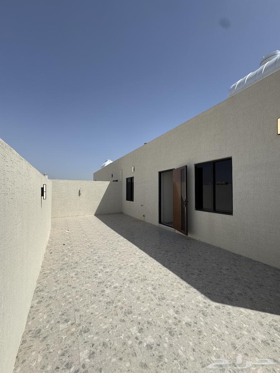 شقة 4 غرف في ضاحية الملك فهد 30