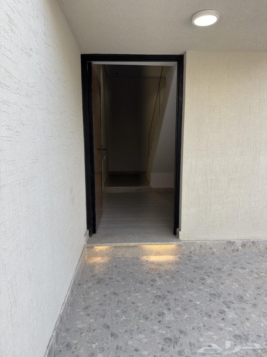 شقة 4 غرف في ضاحية الملك فهد 5