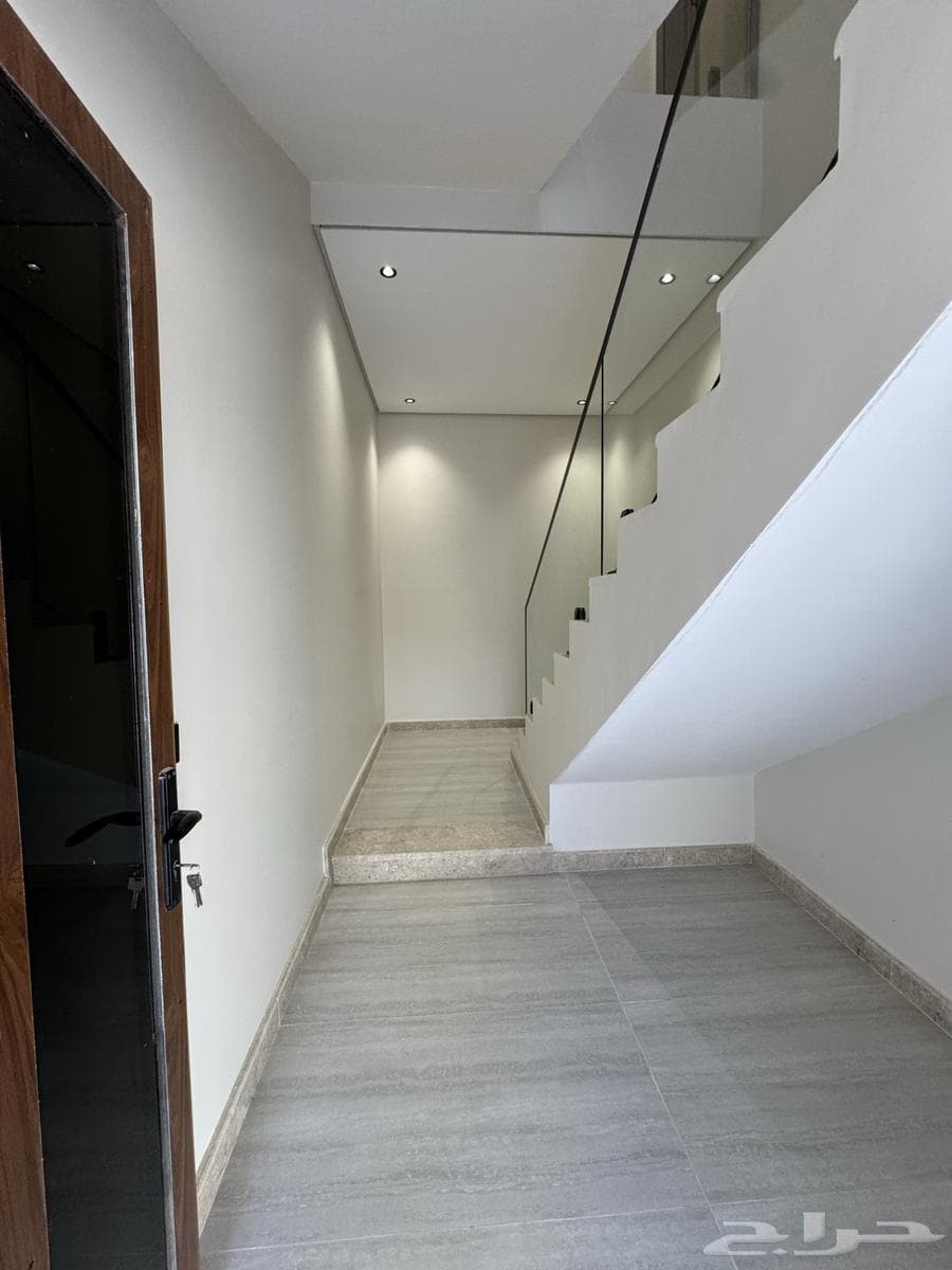 شقة 4 غرف في ضاحية الملك فهد 6