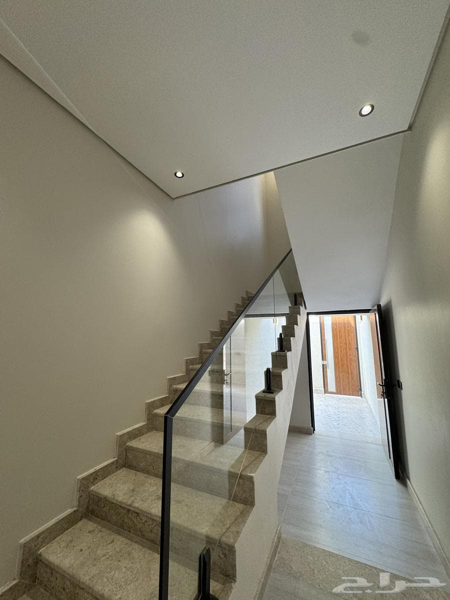 شقة 4 غرف في ضاحية الملك فهد 7