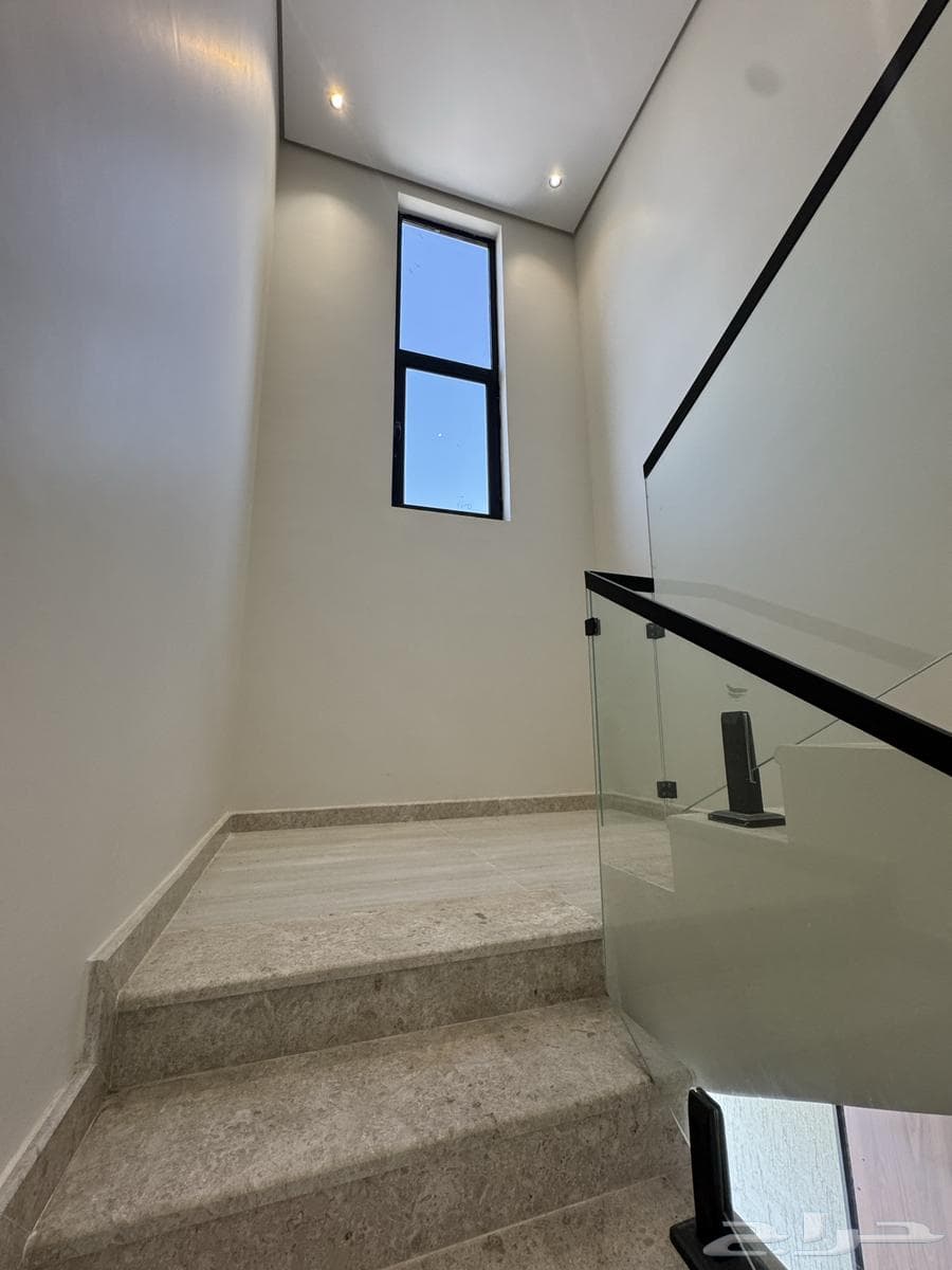 شقة 4 غرف في ضاحية الملك فهد 8