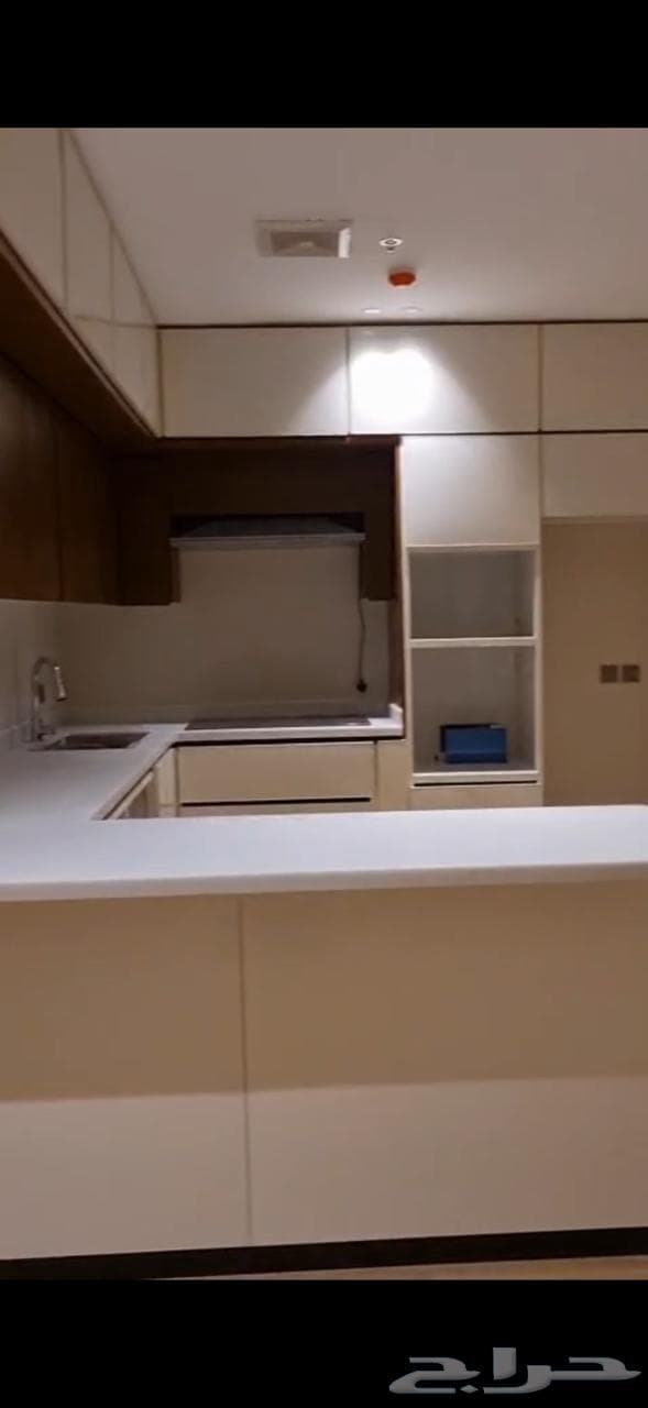 شقة 4 غرف في الحمرا 11