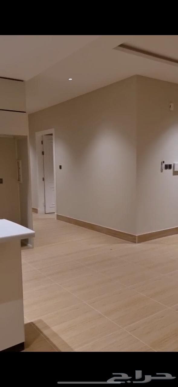 شقة 4 غرف في الحمرا 12