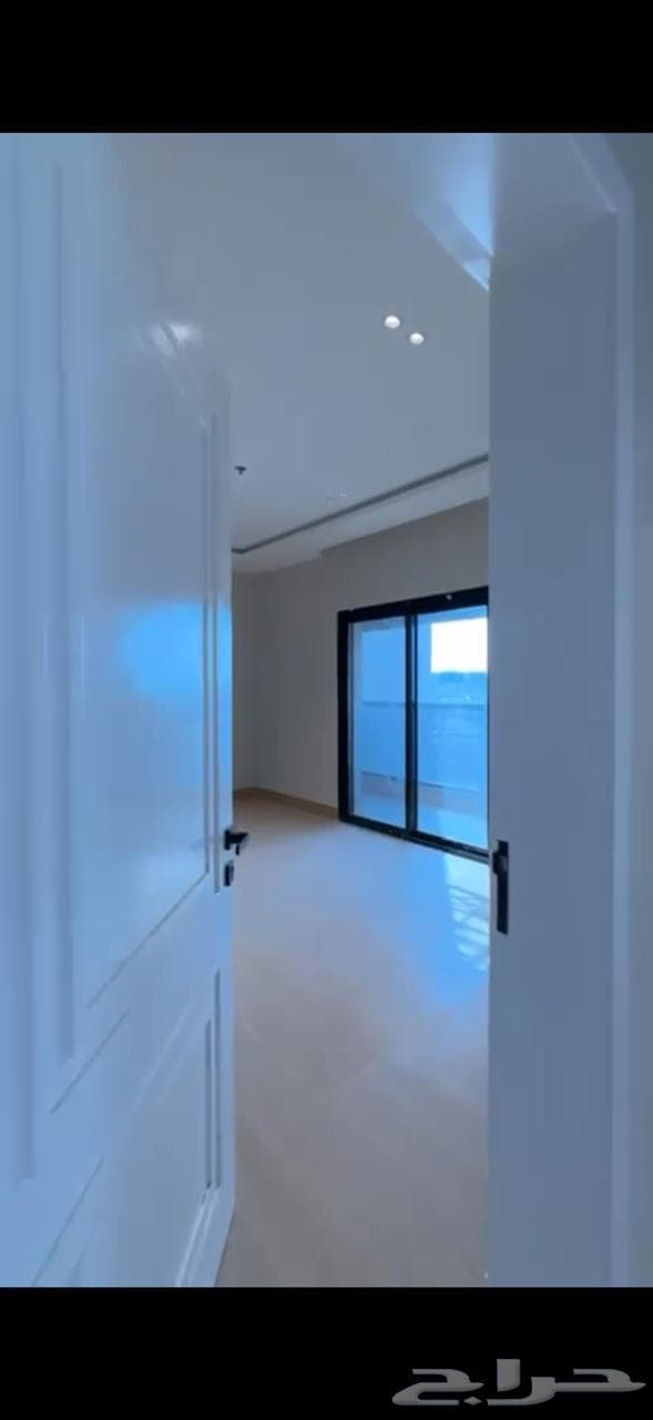 شقة 4 غرف في الحمرا 7