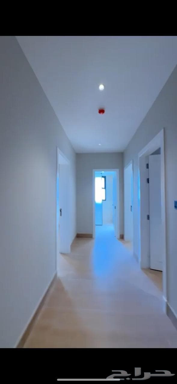 شقة 4 غرف في الحمرا 8