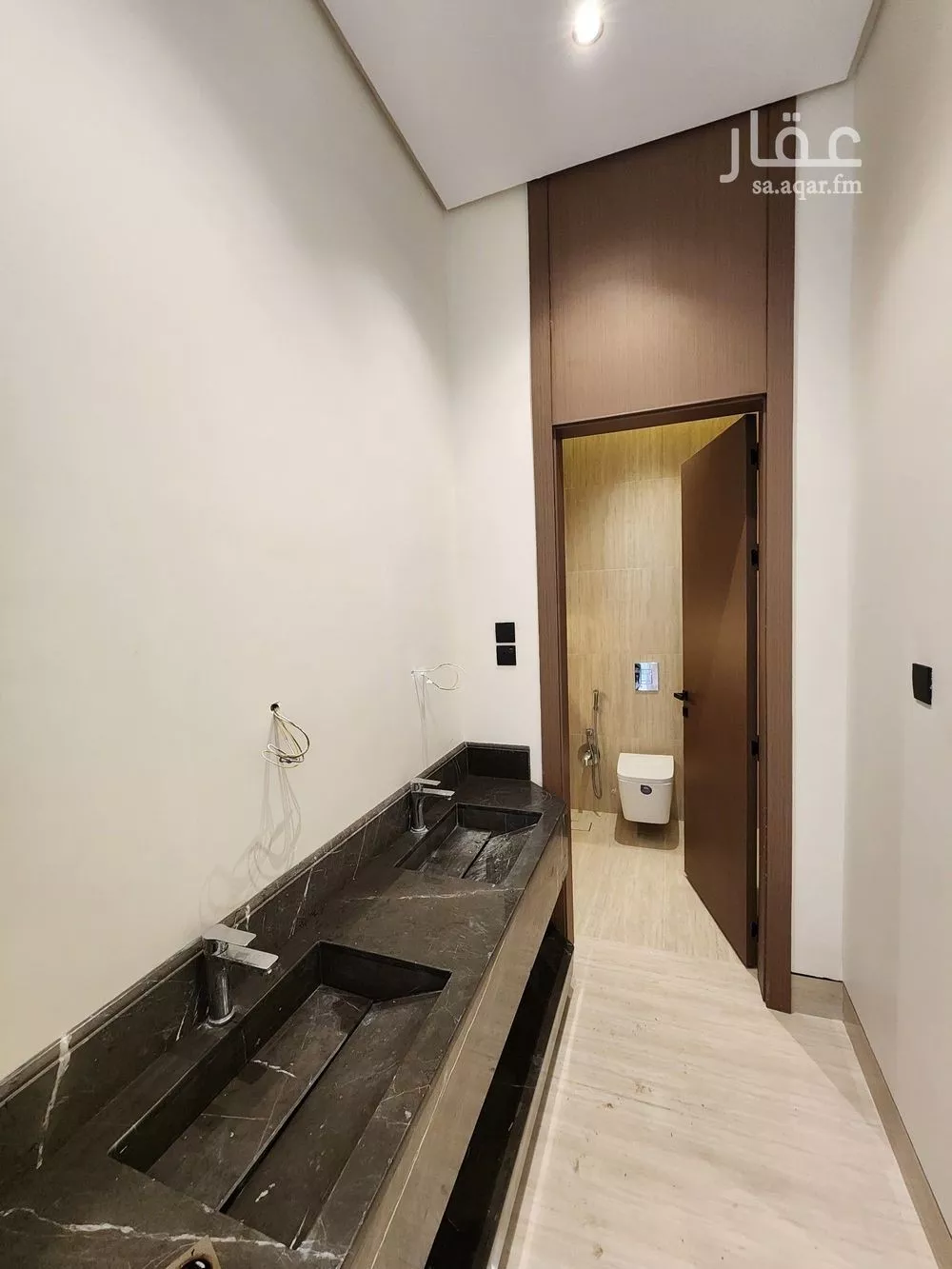 فيلا 5 غرف في النرجس 18