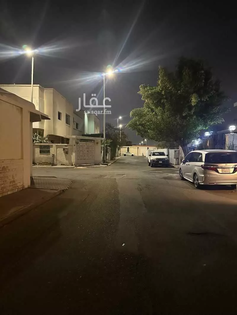 فيلا 8 غرف في الروضة 1